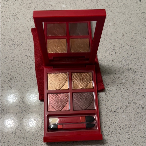 Tom Ford Eye Color Quad - Gold, Bronze and Red Palette - Picture 1 of 4
